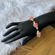 Load image into Gallery viewer, Elegant Pearl Bracelet
