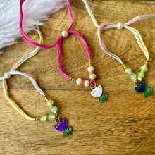 Load image into Gallery viewer, Cute Floral Bracelet (Mixed Colours)
