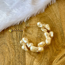 Load image into Gallery viewer, Elegant Mother of Pearl Bracelet
