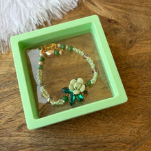 Load image into Gallery viewer, Cute Floral Bracelet
