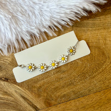 Load image into Gallery viewer, Cute Daisy Bracelet
