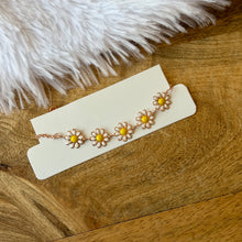 Load image into Gallery viewer, Cute Daisy Bracelet
