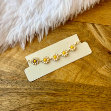 Load image into Gallery viewer, Cute Daisy Bracelet

