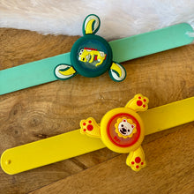 Load image into Gallery viewer, Light Slapband with Fidget Spinner
