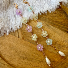 Load image into Gallery viewer, Elegant Floral Bracelet (Mixed Colors)
