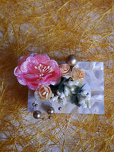 Load image into Gallery viewer, Mother of Pearl Coin Gifting Box
