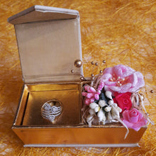 Load image into Gallery viewer, Classy Coin / Ring Gifting Box
